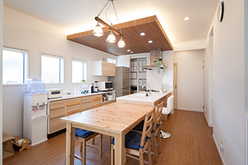 住宅密集地でもゆったり暮らせる3階建て住宅〈ビルトインガレージ付き〉_内装3