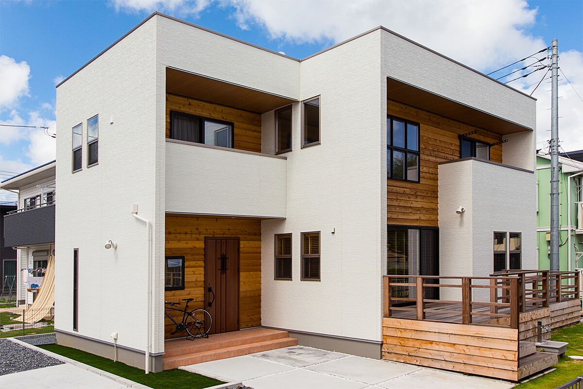 憩いの場ウッドデッキがある家