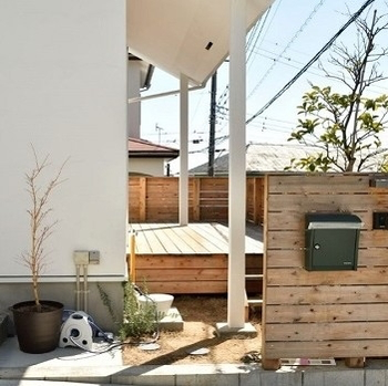 木のぬくもり溢れる、傾斜地ならではの眺望を楽しめる家_内装1