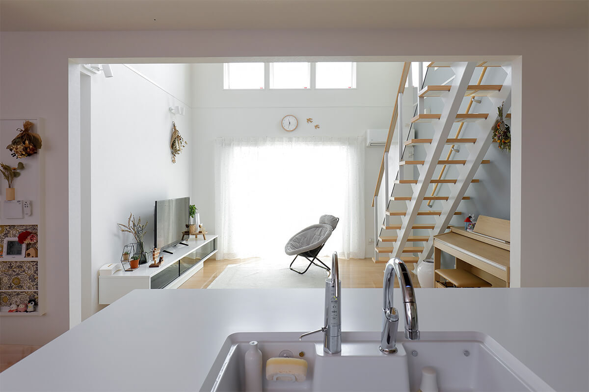 子育て・家事動線と、開放感を両立した家