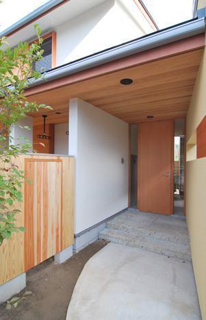 適度な広さの玄関ポーチの例