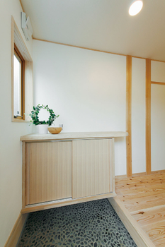 無垢材と漆喰を取り入れた美しい佇まいの家屋_内装5