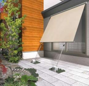 日差しを遮るオーニングの例