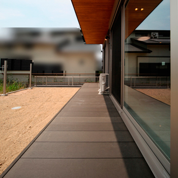 家族の生活動線と機能性を重視した、重厚感あるデザイン住宅_内装6