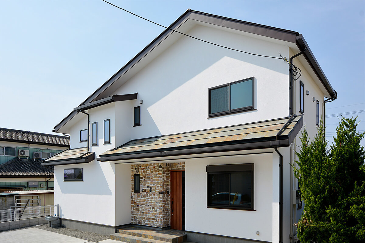 吹き抜けリビング大屋根の家