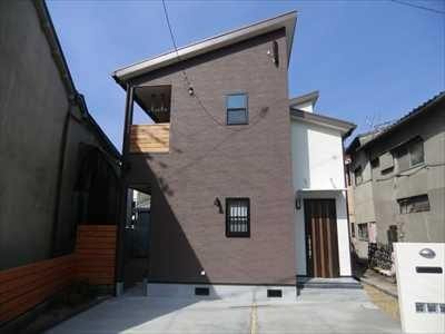 片流れ屋根の家