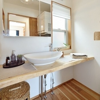 木のぬくもり溢れる、傾斜地ならではの眺望を楽しめる家_内装7