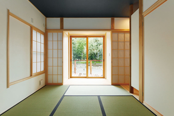 無垢材と漆喰を取り入れた美しい佇まいの家屋_内装3