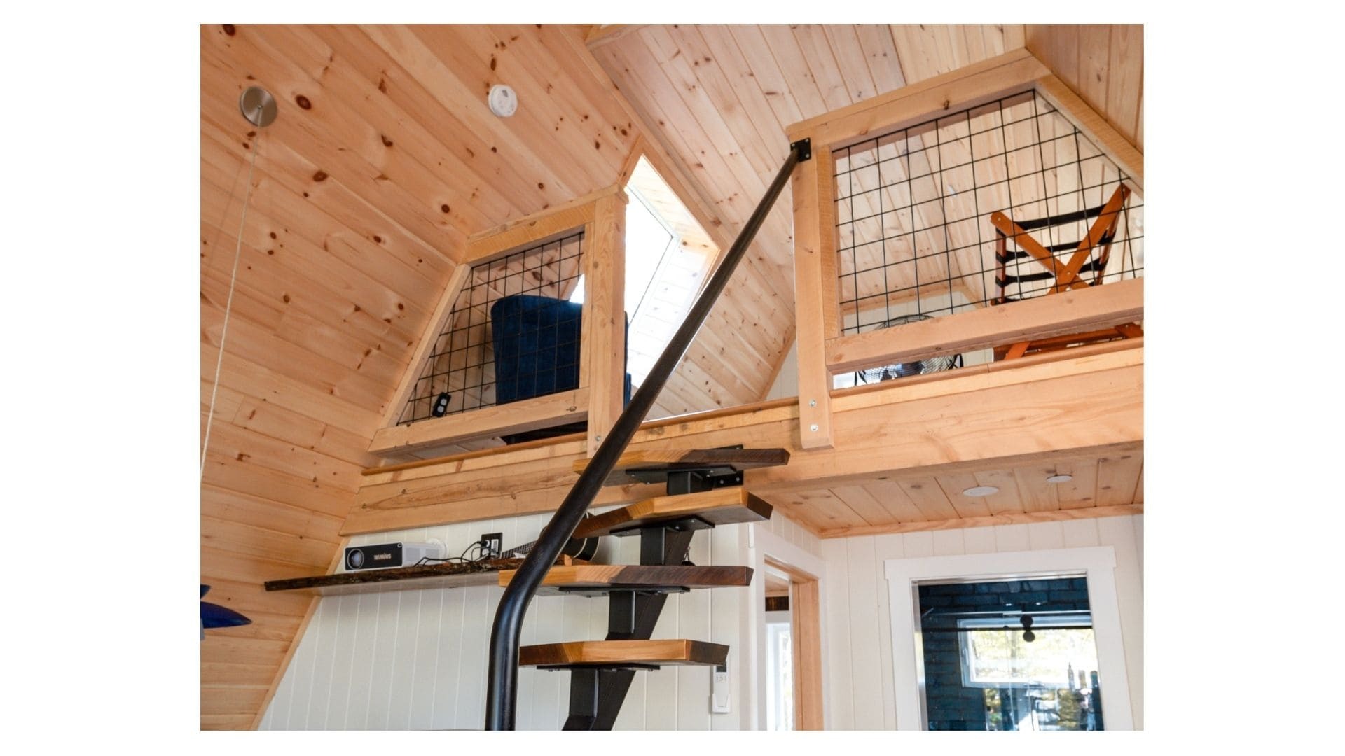 小屋裏収納やロフトの固定階段VSはしご比較！選び方のポイント│持ち家計画
