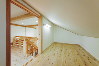 無垢材と漆喰を取り入れた美しい佇まいの家屋_内装7