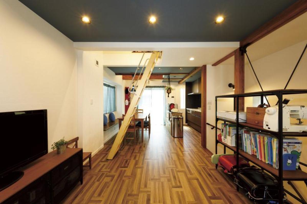 17坪台の狭小地を広々とつかうヴィンテージ風モダン住宅