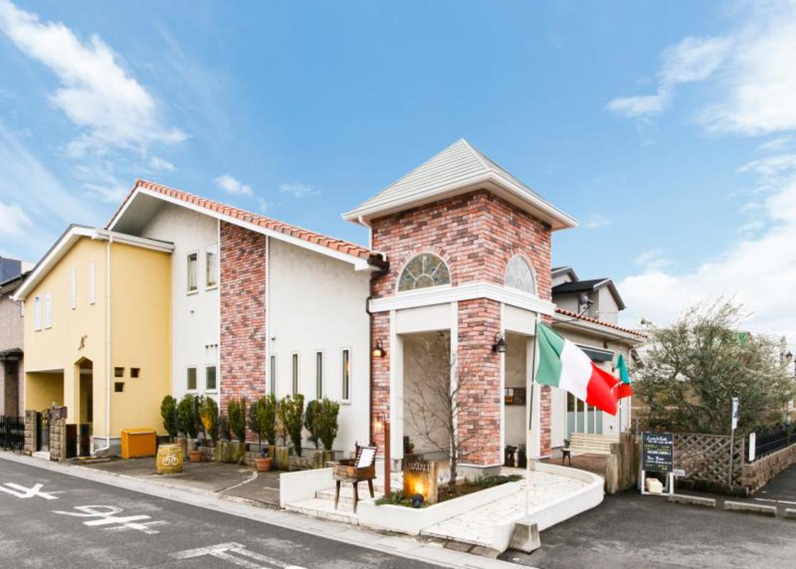 南欧風のカフェレストラン併用の輸入住宅