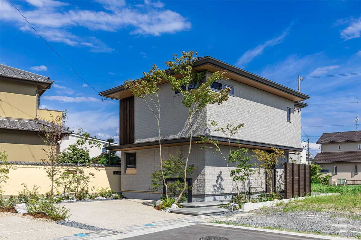 光と、風と、穏やかな生活がリビングからつながる家