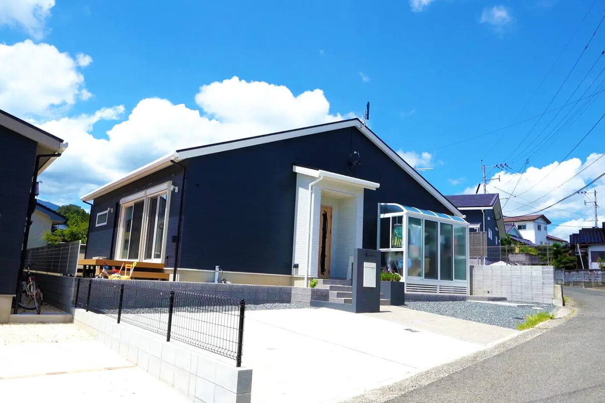 LDKを中心にした家事ラク間取りで にぎやかに!そして健康に!ハッピーな平屋LIFE