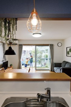 ウッドデッキのあるナチュラルな家_内装2