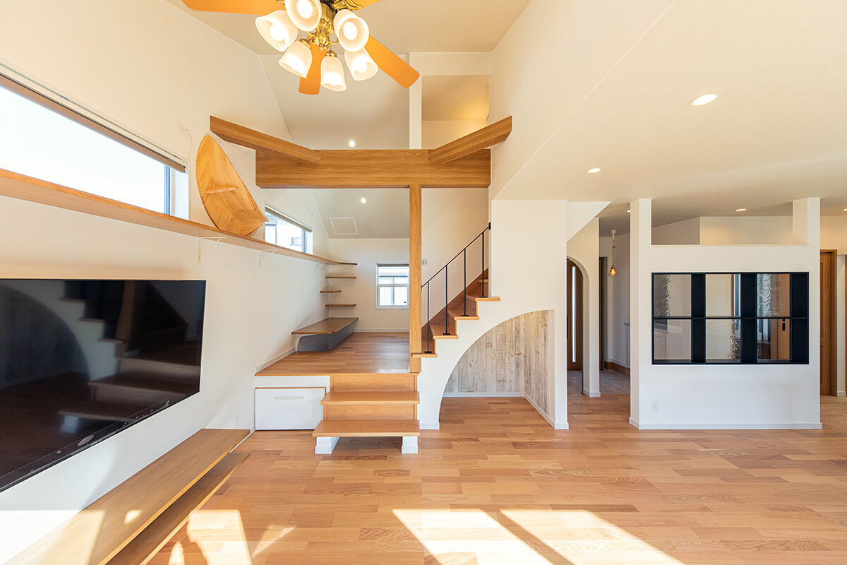 　ネコと暮らすスキップフロアのある住まい