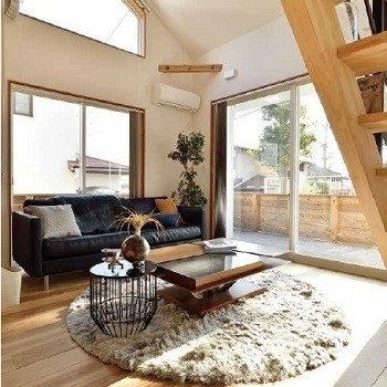 木のぬくもり溢れる、傾斜地ならではの眺望を楽しめる家_内装4