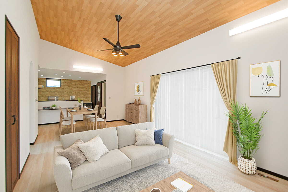 【吹き抜け×広々リビング】天井高く木目を活かしたナチュラルな家