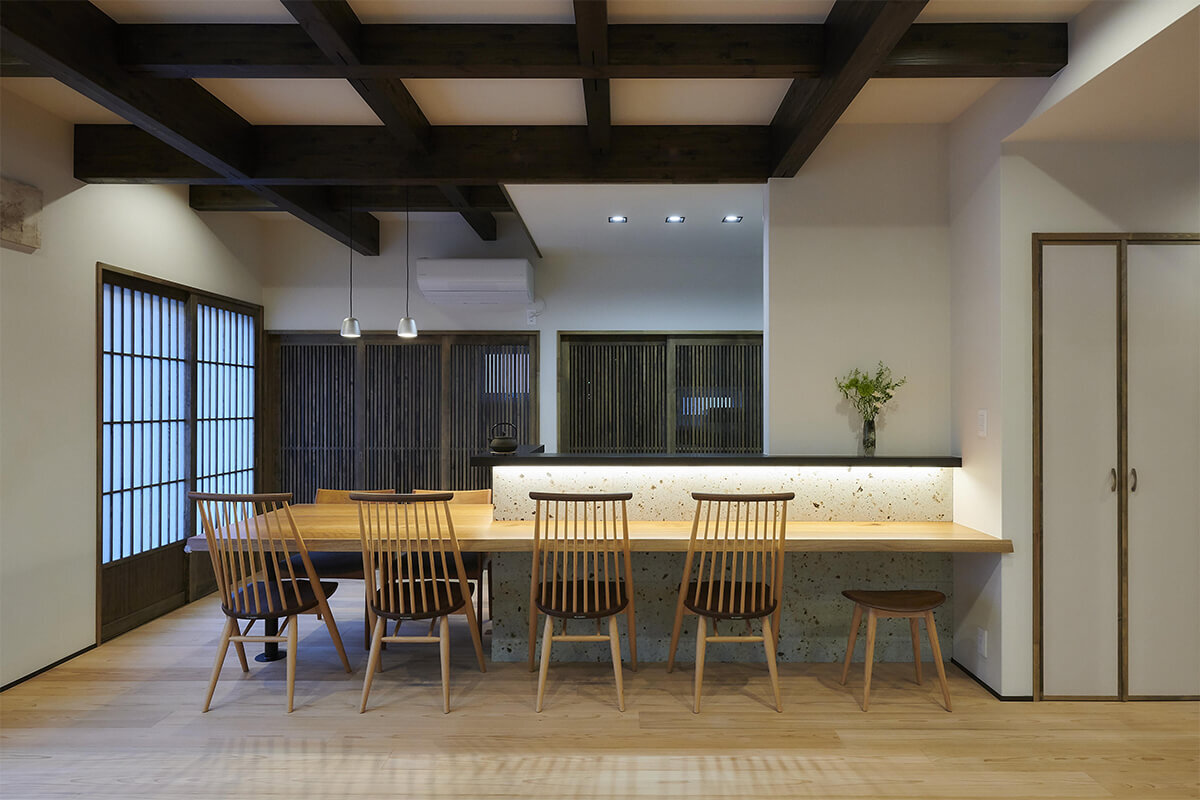 格子で繋がる和の邸宅