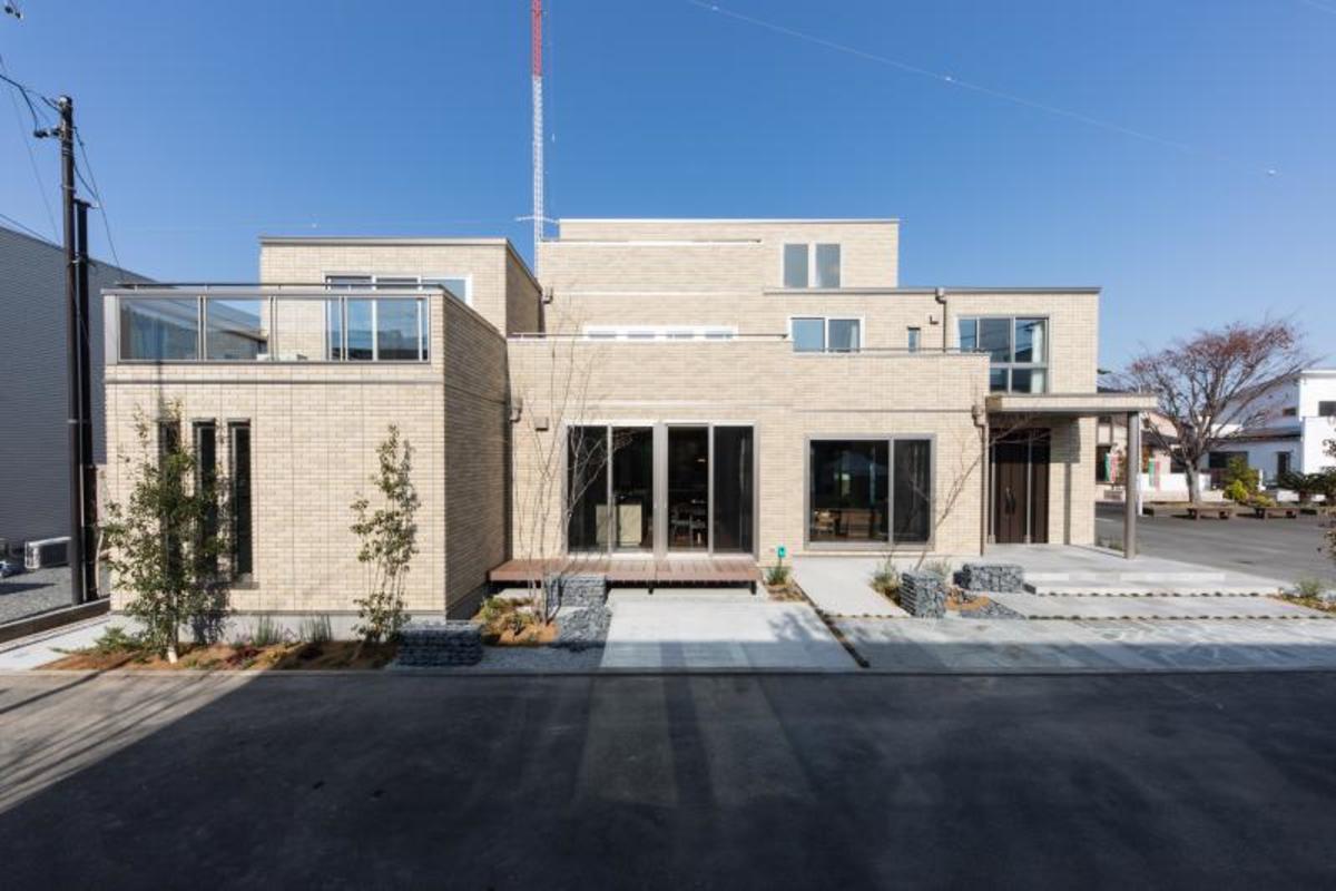 堅牢優美な外観デザインと環境・快適・安心を追い求めた、確かな住性能が、理想の毎日を実現します。すべては、美しく豊かな暮らしのために。